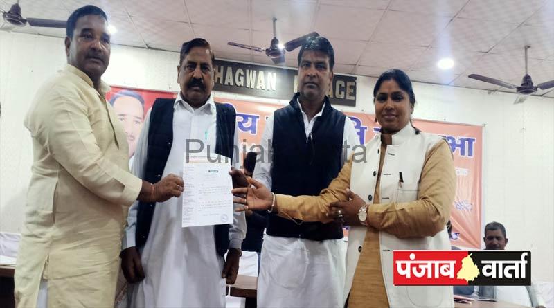 You are currently viewing राष्ट्रीय प्रजापति कुम्हार महासभा महिला अध्यक्ष द्वारा राष्ट्रीय प्रदेश अध्यक्ष व अन्य  कार्यकारणी घोषित