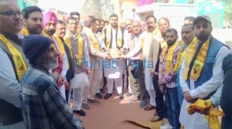 You are currently viewing हरिद्वार से गंगाजल लेकर पहुंचे कावड़ का विधायक गोल्डी कंबोज द्वारा किया गया स्वागत