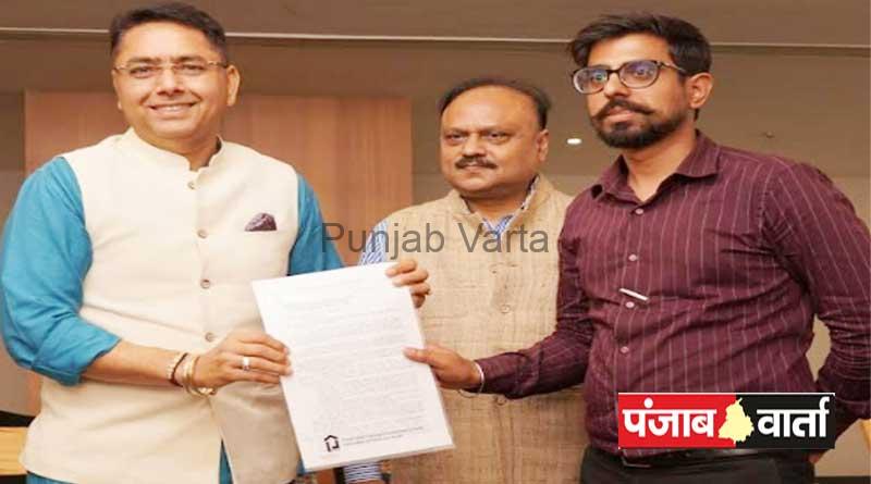 Read more about the article मंत्री अमन अरोड़ा ने एसडीओ व जेई को सौंपे नियुक्ति पत्र 